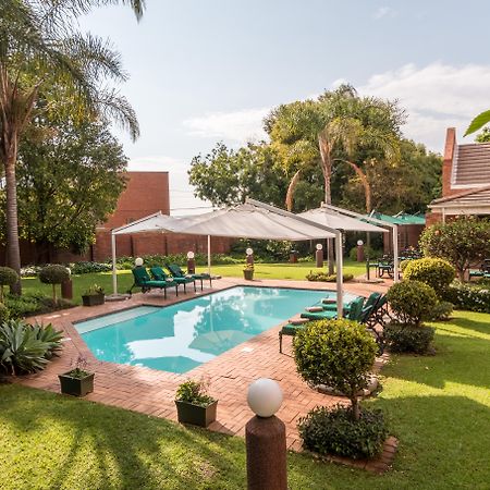 Town Lodge Menlo Park Pretoria Bagian luar foto