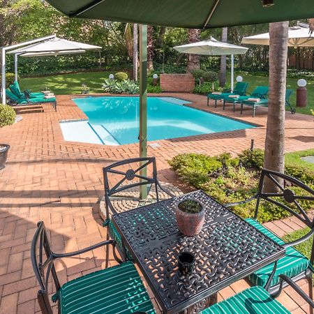 Town Lodge Menlo Park Pretoria Bagian luar foto