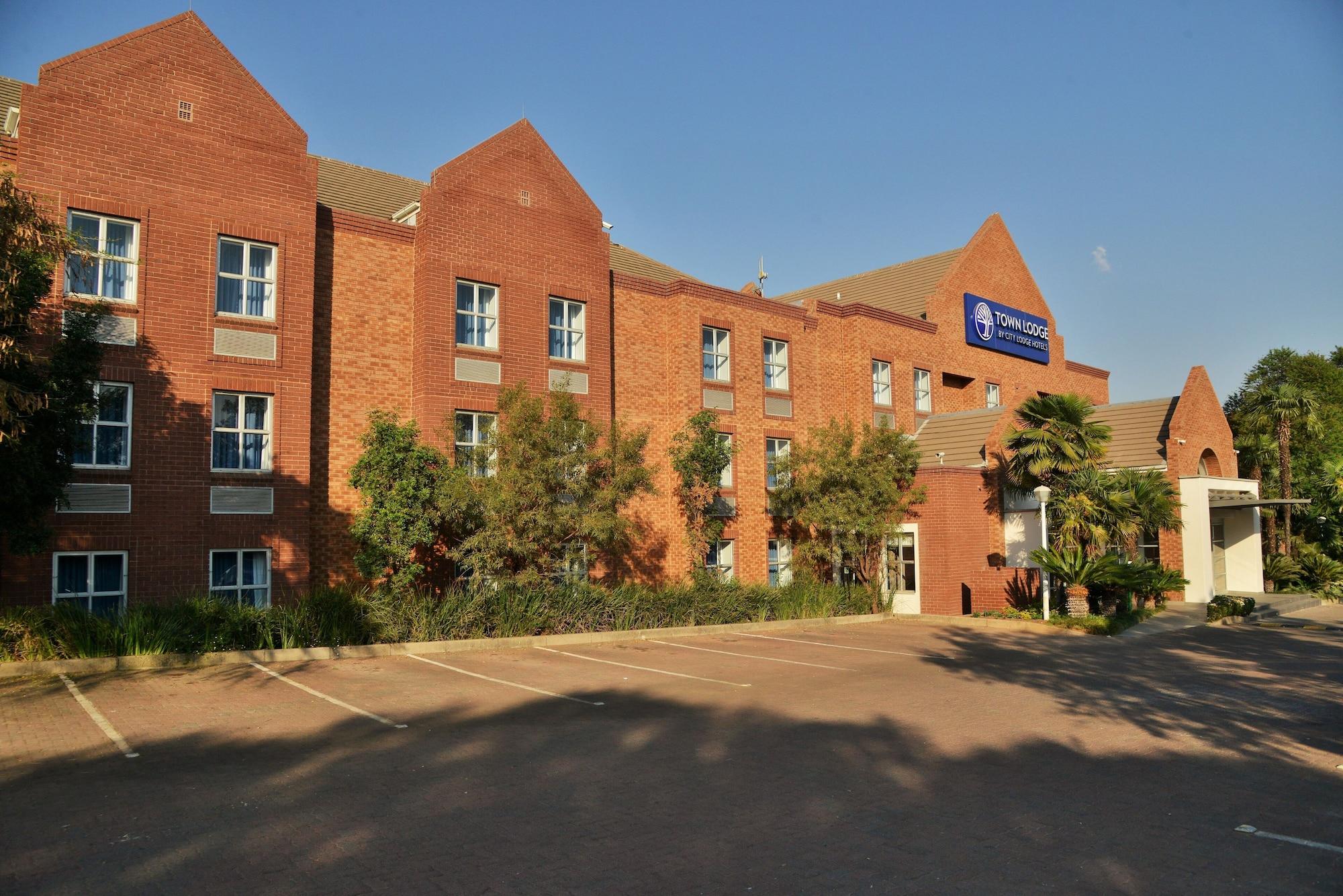 Town Lodge Menlo Park Pretoria Bagian luar foto