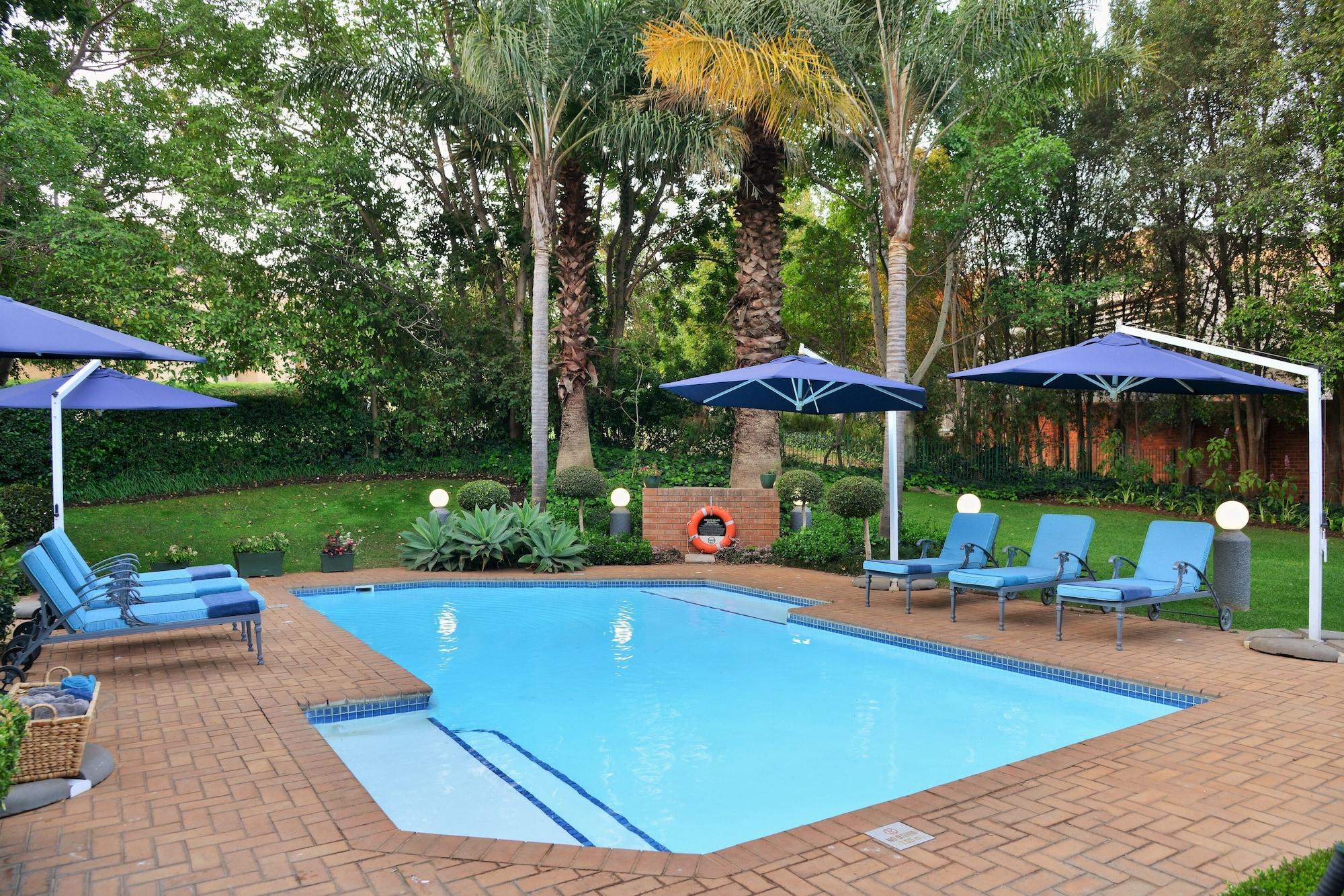 Town Lodge Menlo Park Pretoria Bagian luar foto