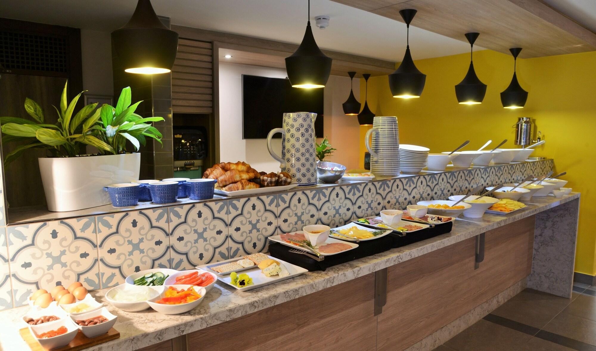 Town Lodge Menlo Park Pretoria Bagian luar foto