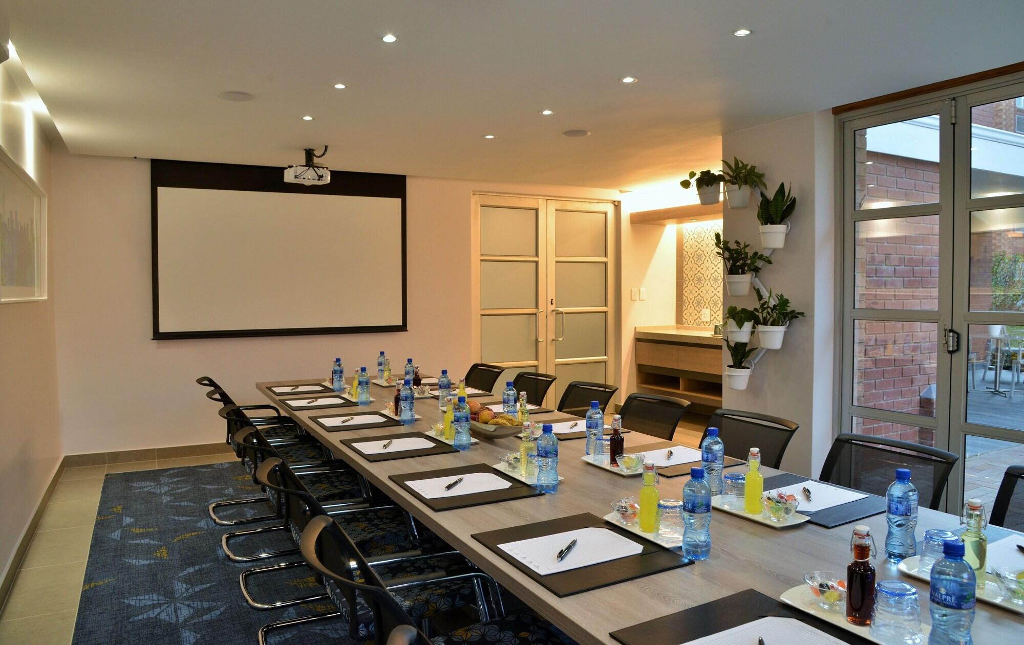 Town Lodge Menlo Park Pretoria Bagian luar foto