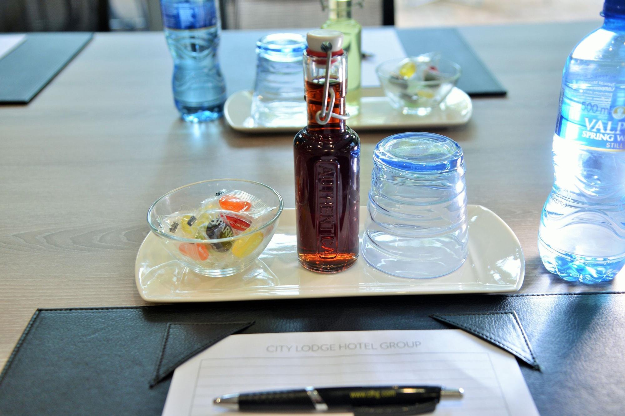 Town Lodge Menlo Park Pretoria Bagian luar foto