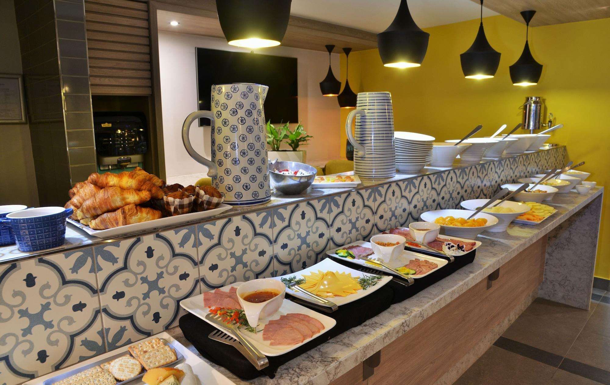 Town Lodge Menlo Park Pretoria Bagian luar foto