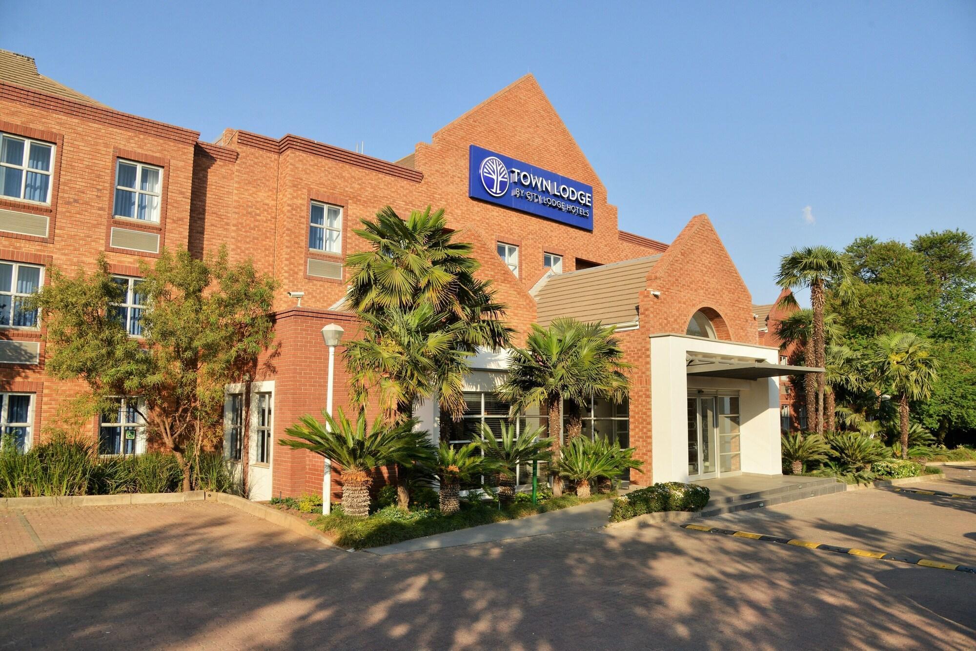 Town Lodge Menlo Park Pretoria Bagian luar foto