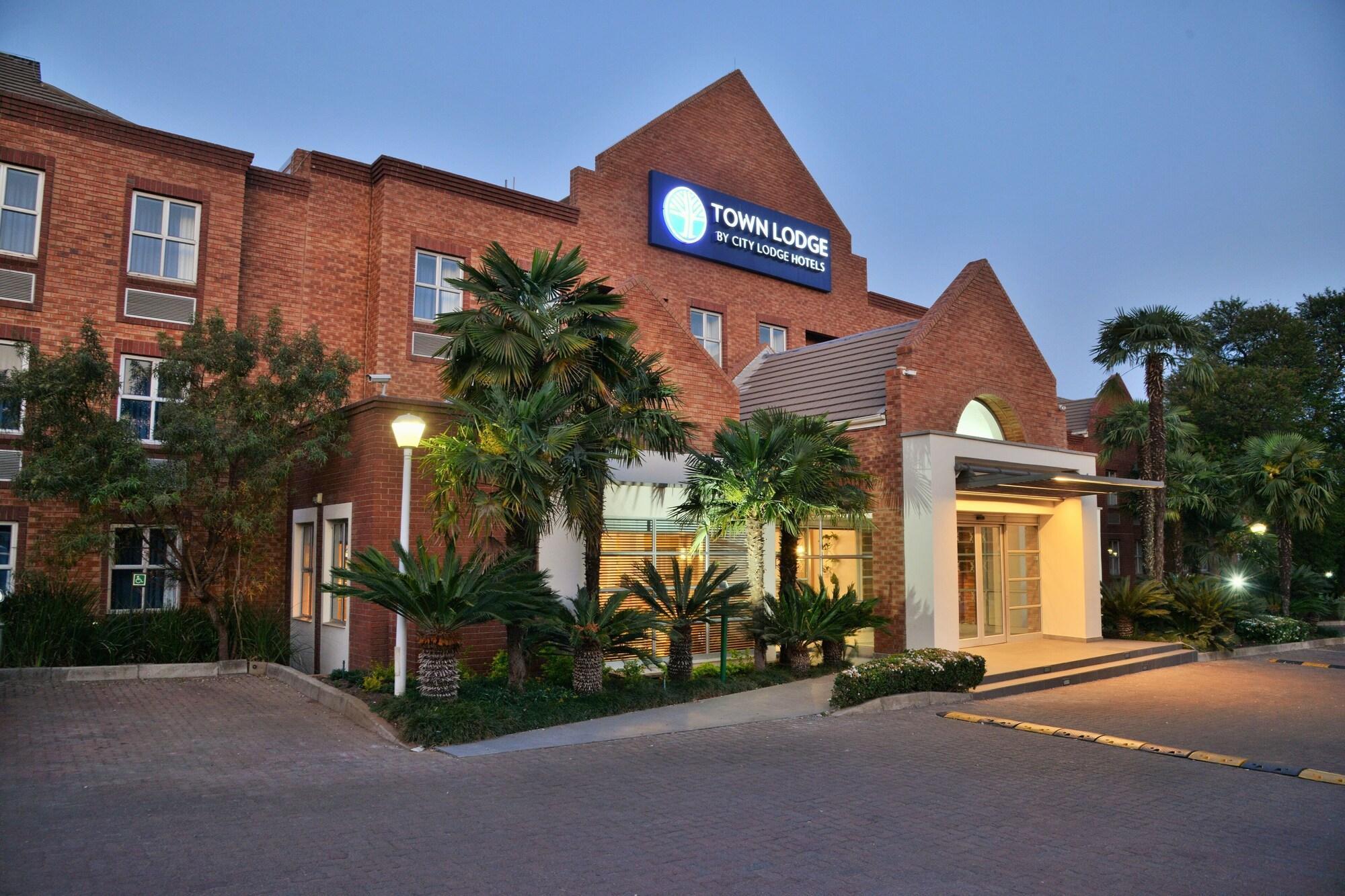 Town Lodge Menlo Park Pretoria Bagian luar foto