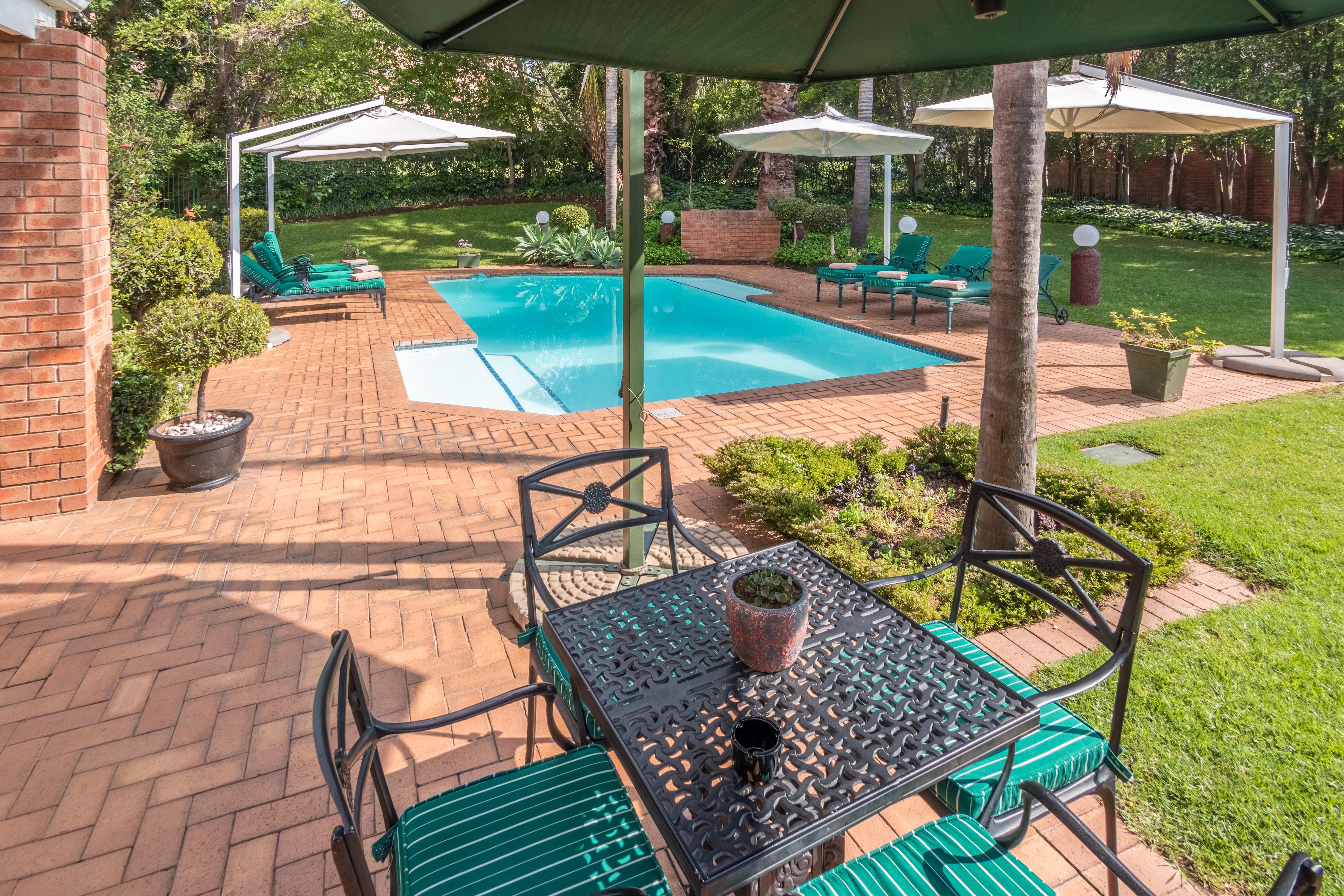Town Lodge Menlo Park Pretoria Bagian luar foto