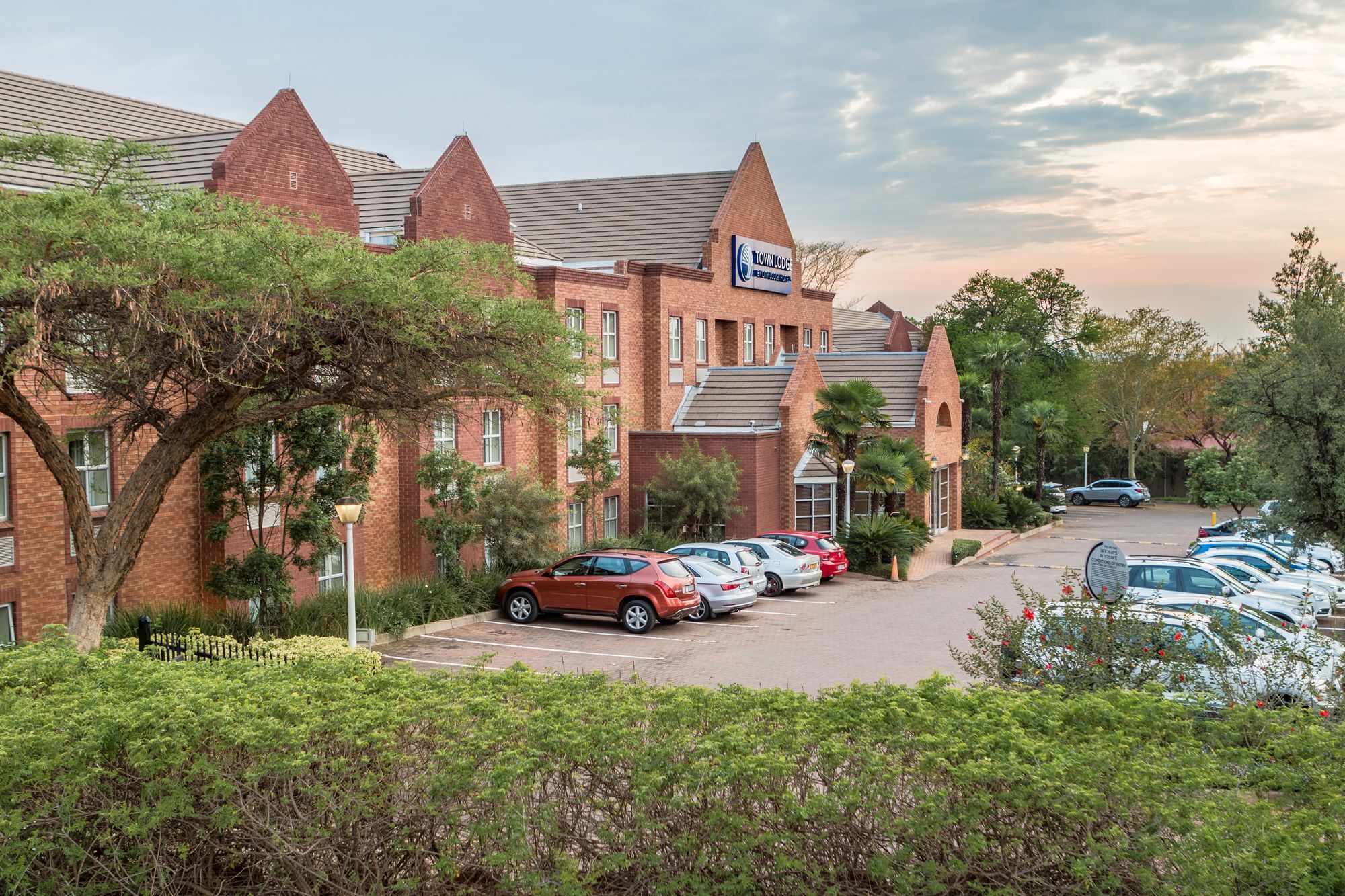 Town Lodge Menlo Park Pretoria Bagian luar foto