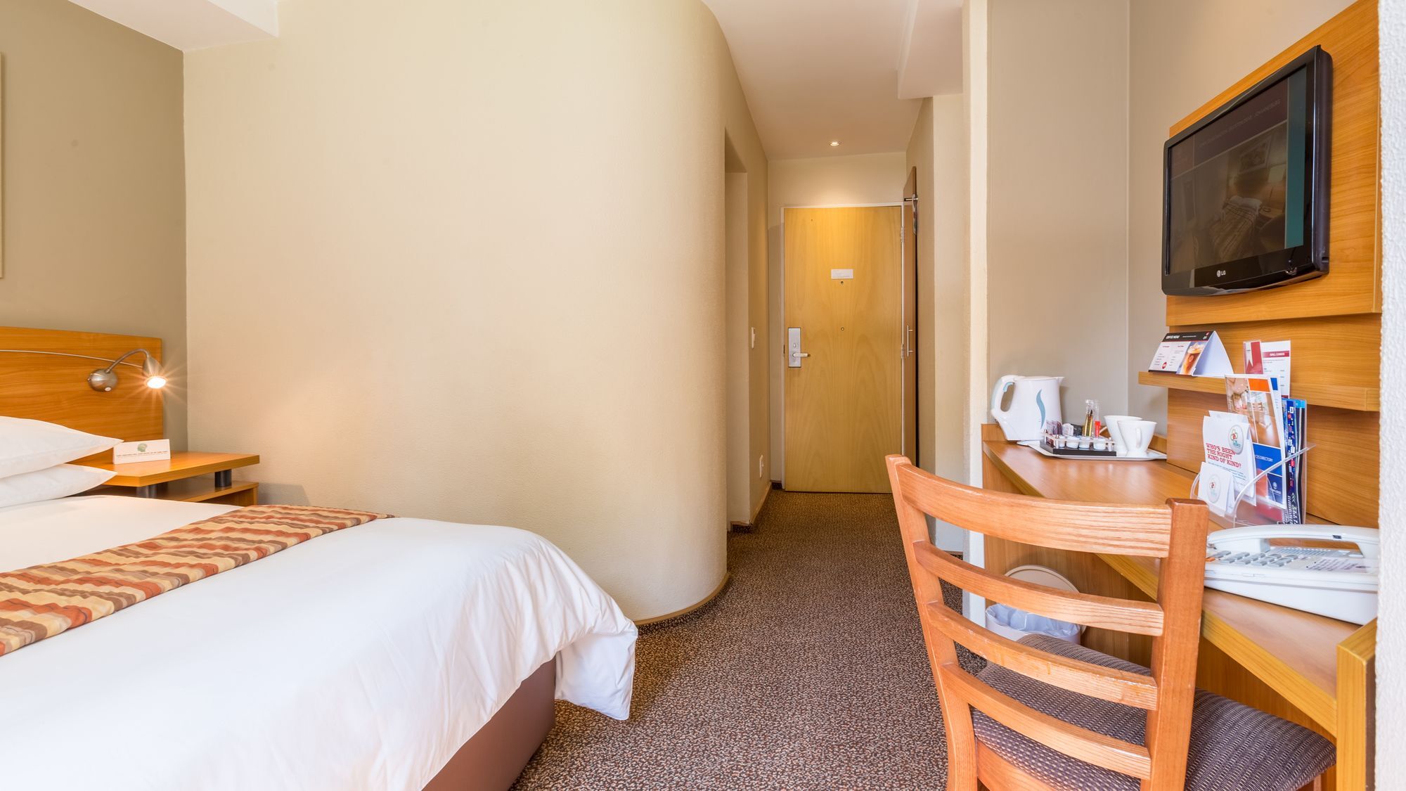 Town Lodge Menlo Park Pretoria Bagian luar foto