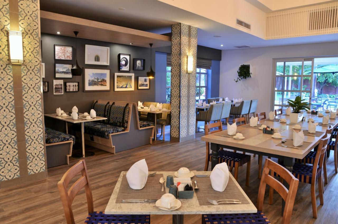 Town Lodge Menlo Park Pretoria Bagian luar foto
