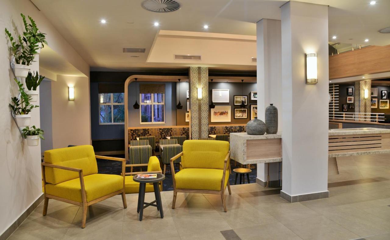 Town Lodge Menlo Park Pretoria Bagian luar foto