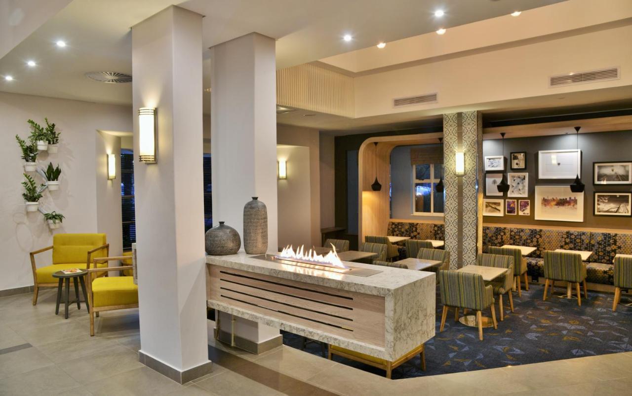 Town Lodge Menlo Park Pretoria Bagian luar foto